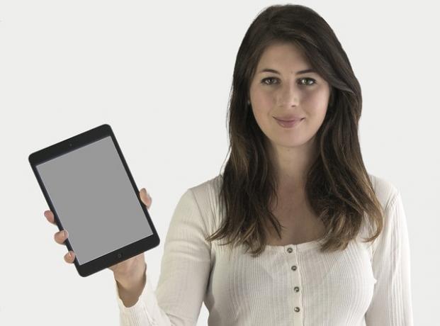 sell-ipad-woman-holding