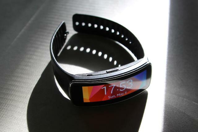 Samsung gear fit dramatické osvětlení