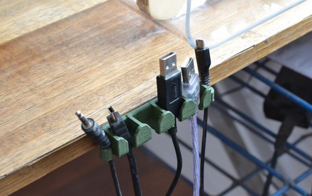 3D-tisk-kancelář-kabel-držák