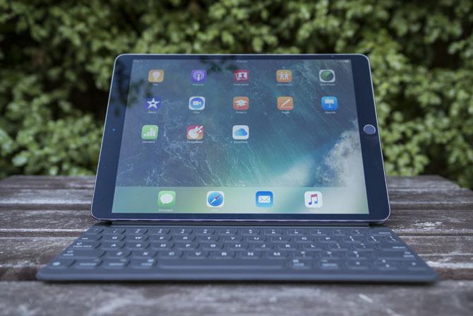 Recenze iPad Pro 10.5: Je dost dobrý iPad? ipad pro 105 stand2