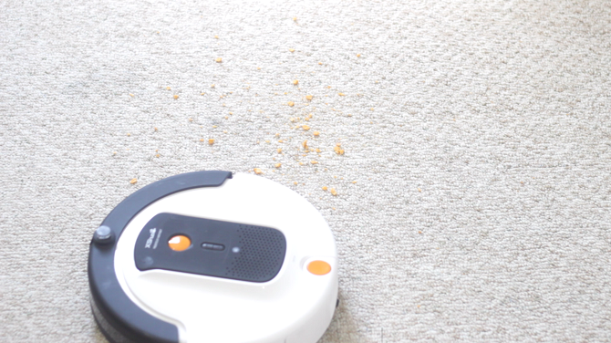 Haier XShuai Robot Vacuum Review HaierXShuaiAction1 670x376