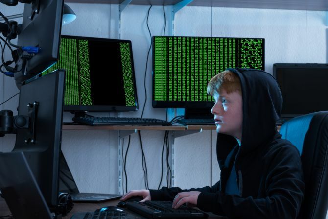 teen hacker pomocí více počítačů