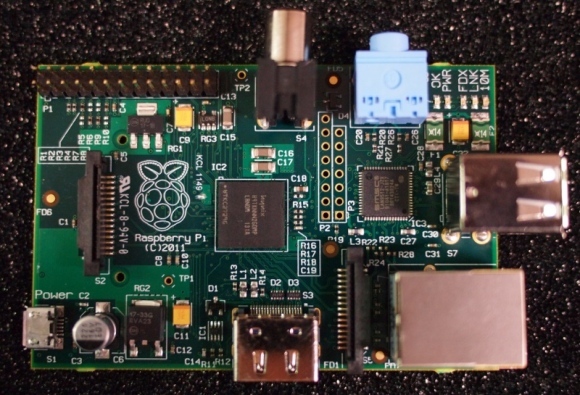 Raspberry Pi - počítač ARM s velikostí kreditní karty - jen za 25 dolarů malinový pi betaboard