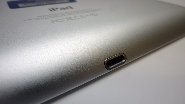 prodat-ipad-back-lightning-port