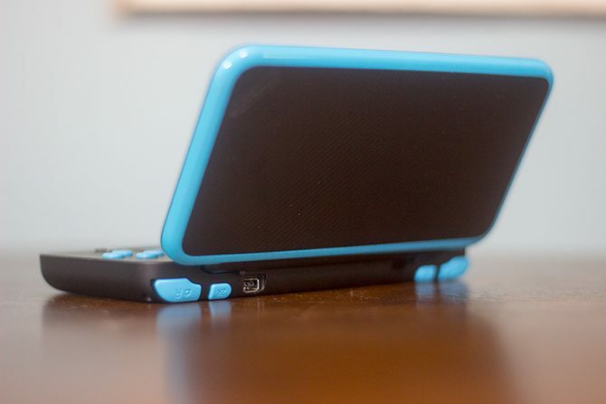 Nový Nintendo 2DS XL je skvělá konzole s hloupým názvem New2DSXL7 670x447