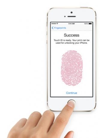 Apple uvolňuje iPhone 5s s Touch ID, rychlejším procesorem a novými funkcemi fotoaparátu touchid hero