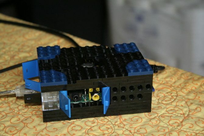 18 Zajímavé nápady pro kutily Raspberry Pi darrennie pi lego 670 670x447