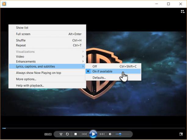 Při přehrávání videa zapněte titulky v WMP