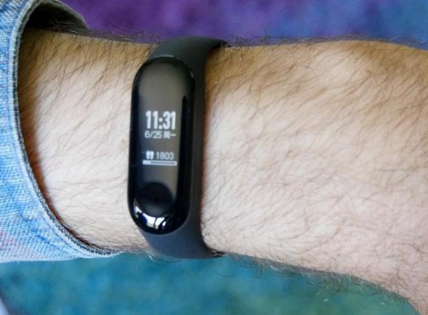 Mi Band 3: Nekupujte si Fitbit, dokud si to nevšimnete Tento ciferník kapely 3, 670x492