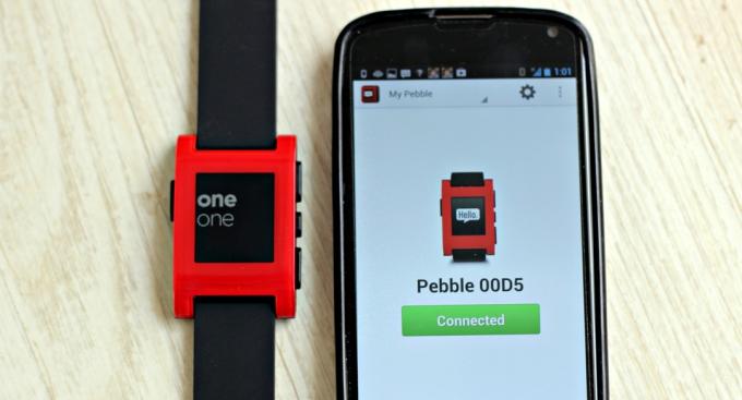 oblázková recenze smartwatch