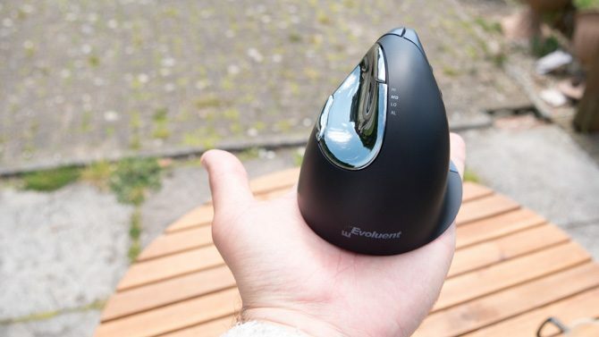 Evoluent Vertical Mouse: Udělejte si zápěstí a kupte si tuto myš evoluent vertikální velikost designu v ruce 670x377