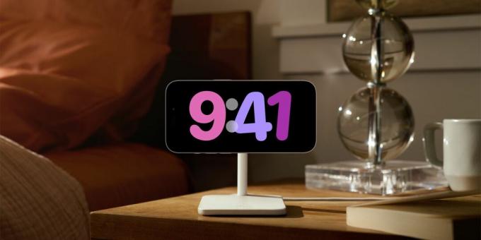 Plovoucí ciferník v pohotovostním režimu na iOS 17