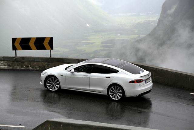 640p-EV_Rally_Trollstigen_Tesla_Model_S