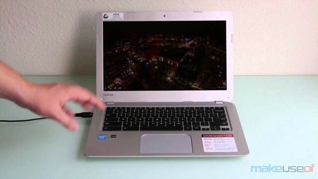 Miniatura videa pro youtube video Toshiba CB35-A3120 Chromebook Review and Giveaway